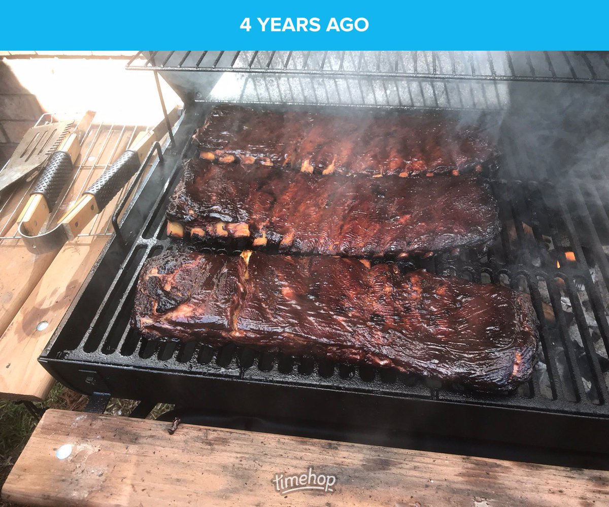 ThatDudeBBQ's tweet photo. A flashback to when I first started to #bbq and really thought I was doing something 😂😂 #rookiemistakes #bbqfails #leather @thisgrilllife @SmokinintheUSA @Mrshntress @StewsSauce @thespicygnome @Mojo306 https://t.co/cjhDfrZ1O7