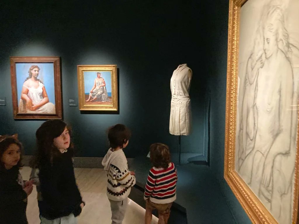 LaFranceOSi's tweet photo. [Picasso Chanel] Une rencontre artiste dans le Paris des années 20. Les enfants ont adoré l'expérience. 
#musée #culture #francophonie 🇨🇵 https://t.co/Z2cfj7v6NU