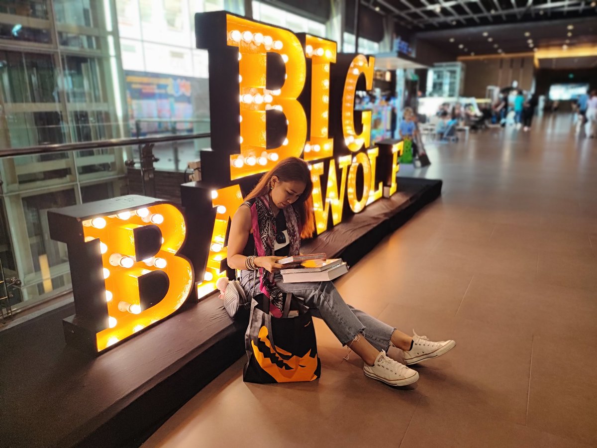 pilateswithme's tweet photo. I couldn't be happier. 📚🛒 #bookworm 

#BigBadWolf2022
#BookHaulBKK https://t.co/q8dI9Ps8YS