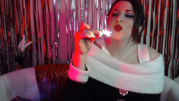 If your real mom sucks, I'll be your new Mommy💋 https://t.co/QMaWqFfRAJ