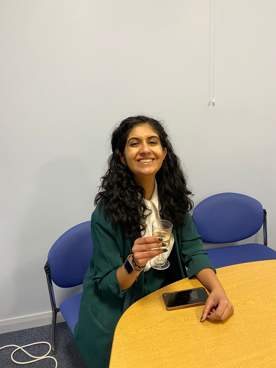 Presenting Dr. Kamini Magon! A huge thank you to my supervisor for the years of support <a href="/HPVsupergroup/">Jo Parish</a> 🥰