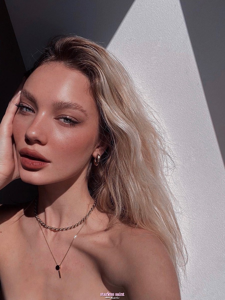 meabhrwl's tweet photo. I done go alone and get it how I want it', had to be alone to out figure 𝙝𝙤𝙬 𝙄 𝙨𝙝𝙤𝙪𝙡𝙙 𝙗𝙚 𝙡𝙤𝙫𝙚𝙙. And if it's just us, is that enough? ⸻ Is it bad that 𝙄 𝙬𝙖𝙣𝙩 𝙢𝙤𝙧𝙚? ୭̥⋆*｡ https://t.co/0pZ7UUtfD4