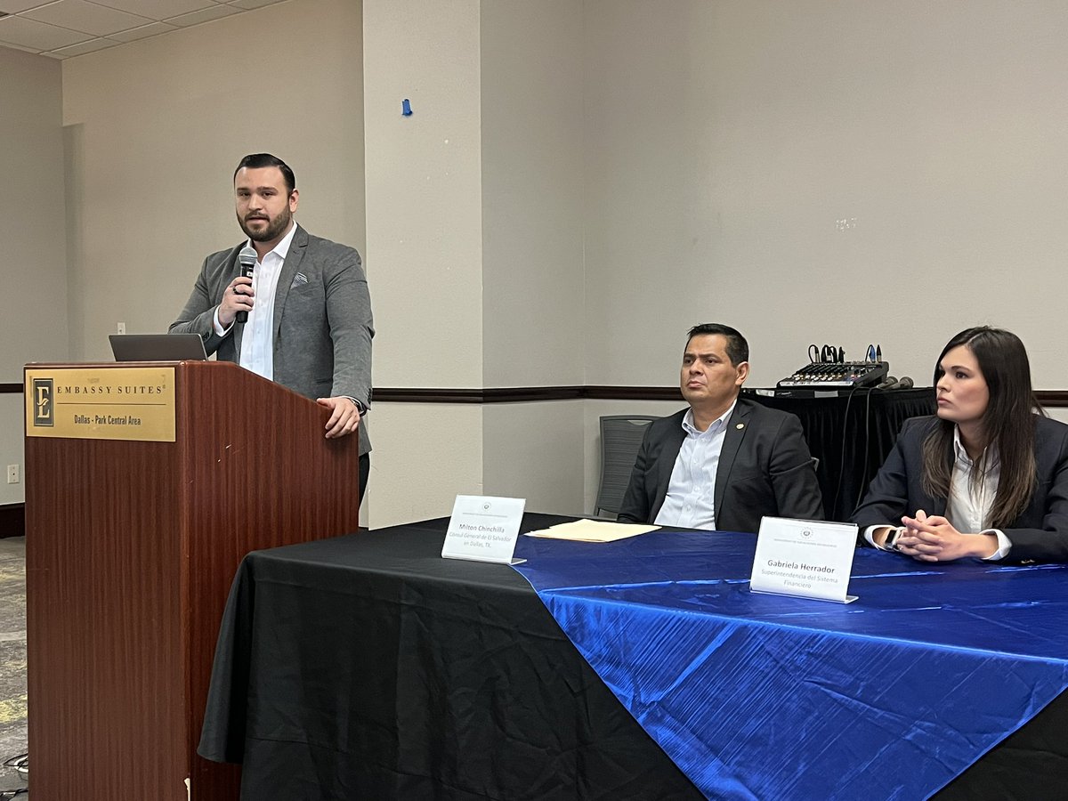 BolsaValoresSV's tweet photo. La jornada en Dallas inicia con la presentación de Eduardo López, Gerente de Negocios de la Bolsa, poniendo a disposición de todos los salvadoreños la nueva plataforma para abrir cuentas con las Casas de Corredores, paso previo para invertir en nuestro mercado @inversión https://t.co/pugQfHHgMW