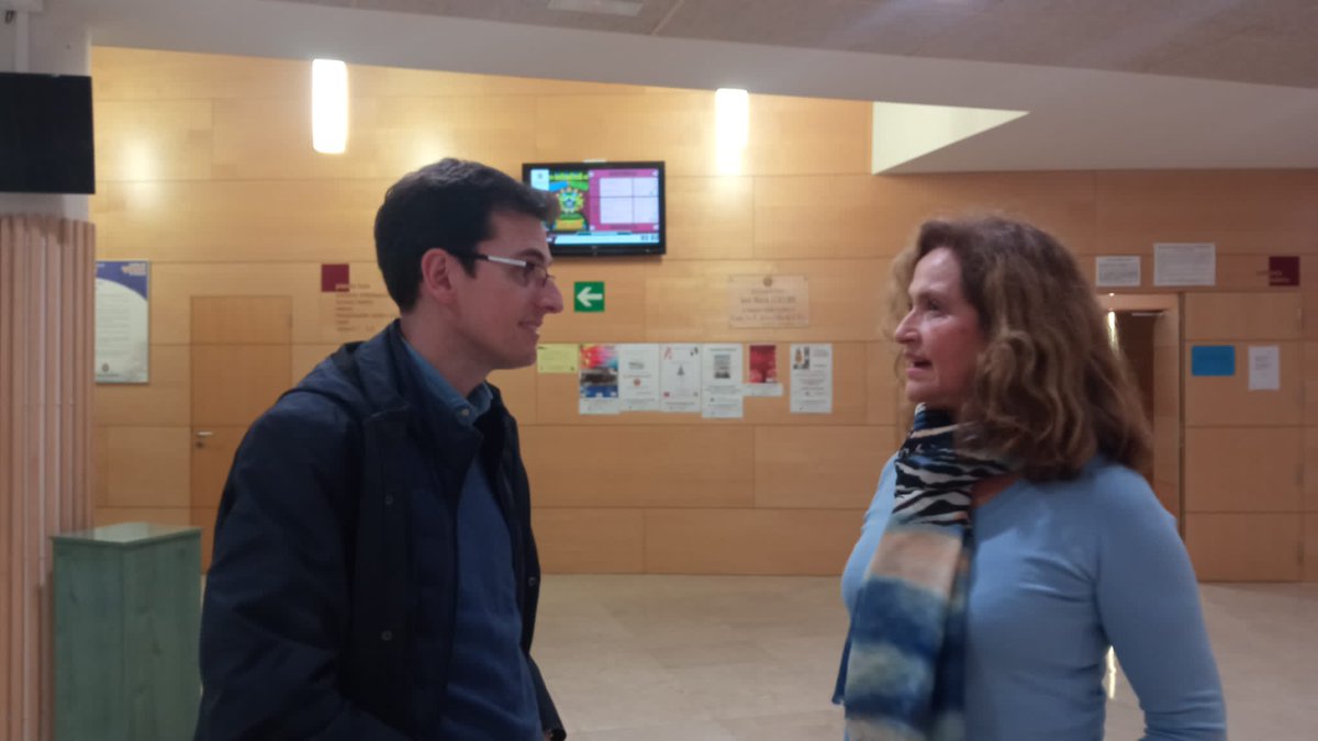 AyuntamientoVLL's tweet photo. El barrio de Covaresa pone el broche final de 2022 con un concierto de Navidad organizado por la asociación de vecinos @Asoveco 

El concejal @herreropedro ha asistido al concierto de la Banda Sinfónica Ramón y Cajal. https://t.co/RHkGUhznPy
