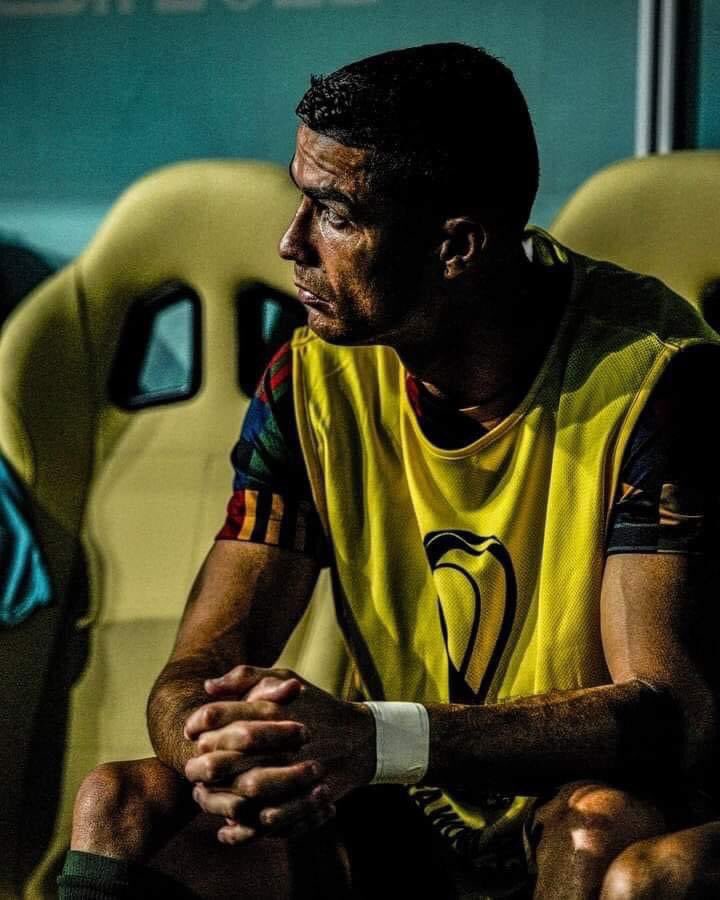 egymeme11's tweet photo. علمتُ أن البطل سيموت في نهاية الرواية، فَـ أغلقتُ الرواية حينما كان البطلُ مبتسمًا https://t.co/SmJI7b2bf2