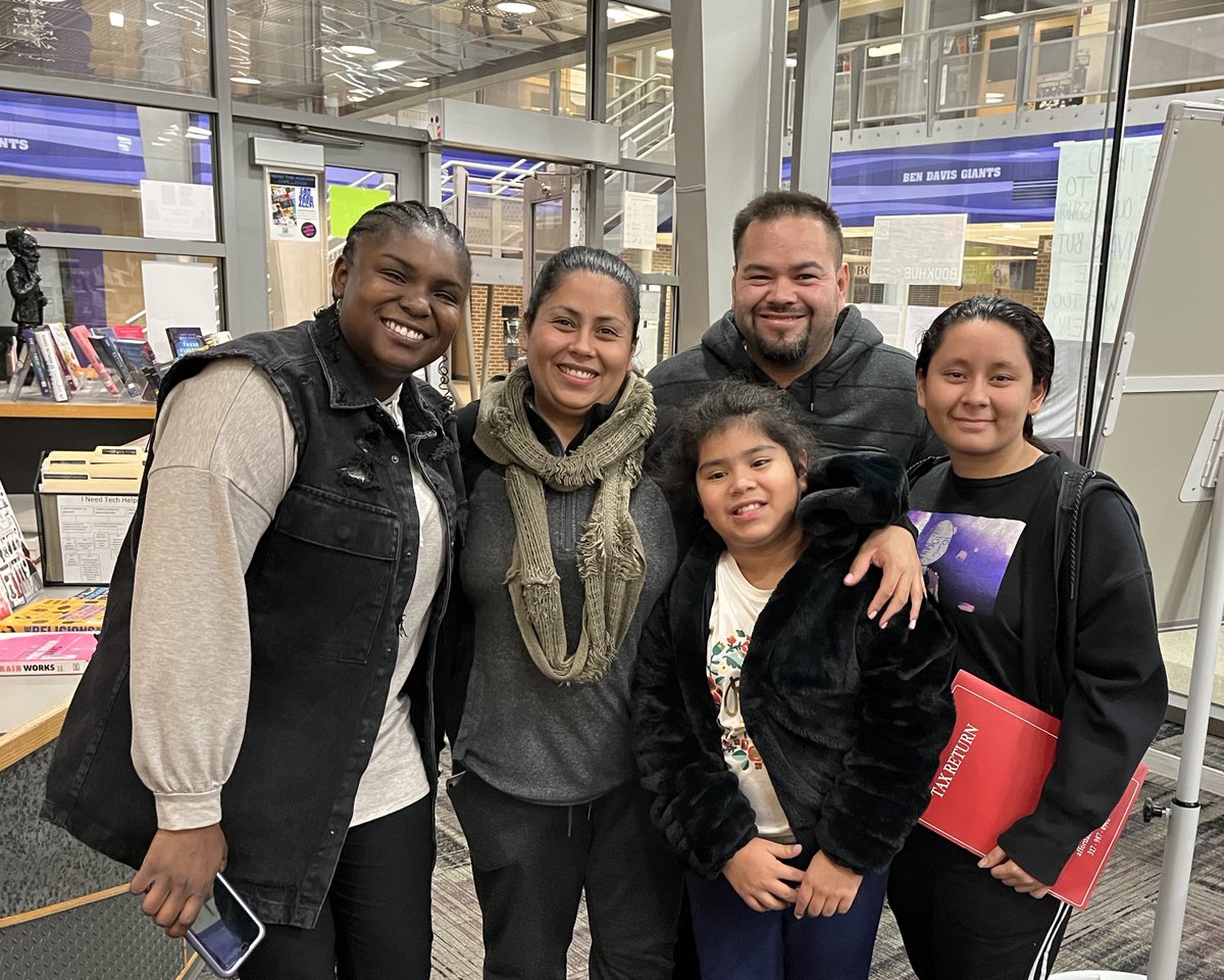 INvestEdIndiana's tweet photo. A fabulous visit this week to @BenDavisHS to file #FAFSAs &amp; answer funding education beyond HS questions! 

@bdhcounselors @WayneTwpSchools @WayneTwpSuper @WBDGIndy https://t.co/qkBS96eeO5