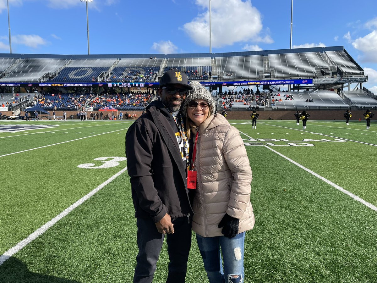 TFerrellJr3's tweet photo. Minutes away from kickoff. @KFerrell03 and I are out here supporting #SpringerNation and the 804. #BusinessTrip https://t.co/5OD857SRMz