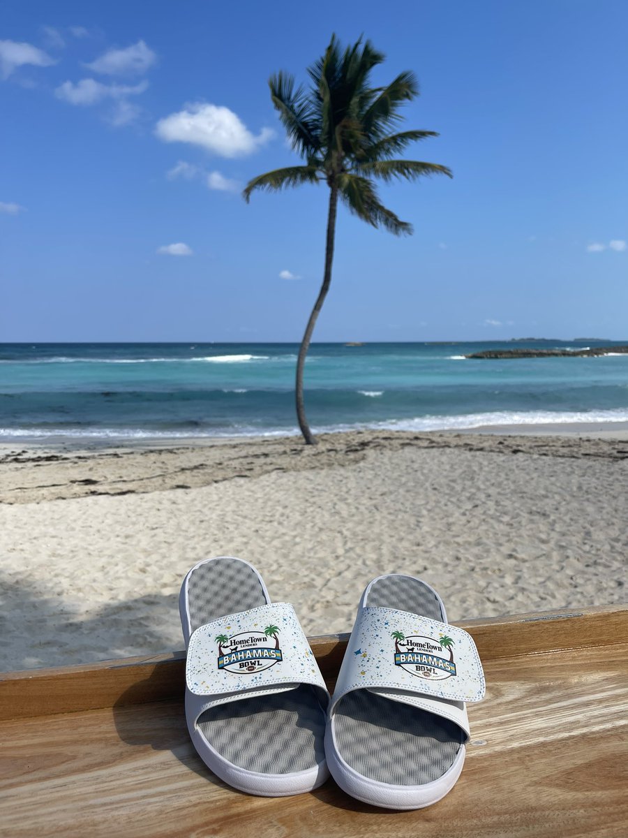 CS_MGMT's tweet photo. #BowlGamesareBetterintheBahamas 🇧🇸🏈🎳 @ISlideUSA https://t.co/9wgBsIUecs
