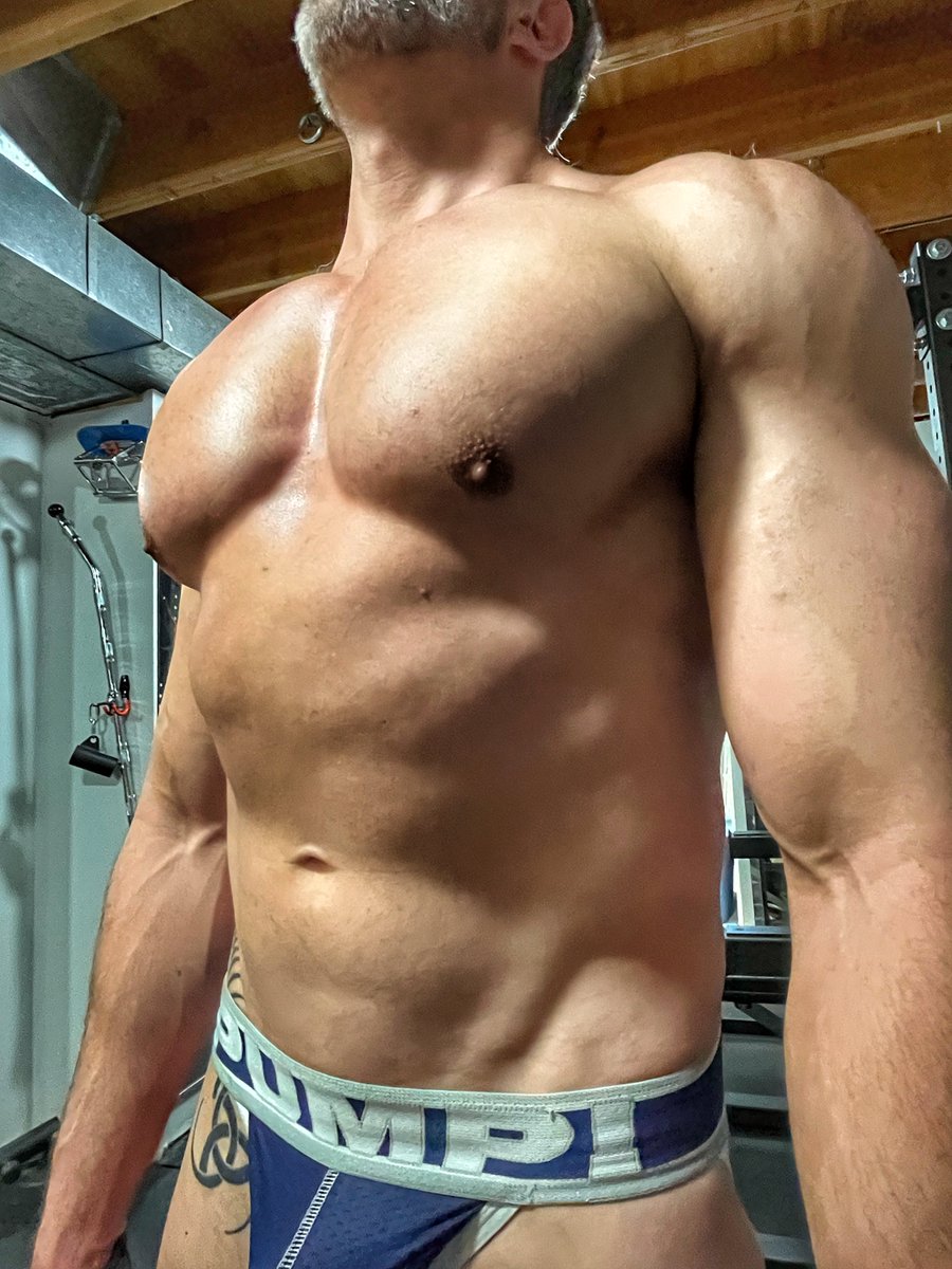 AlphaBisonxxx's tweet photo. Get yourself under me and start licking up my sweat boy. #muscledoms get worshipped and cleaned by betas. #gaymuscleworship #gaydom #alphadom #alphamuscle #pecs https://t.co/xNSkh5de3D