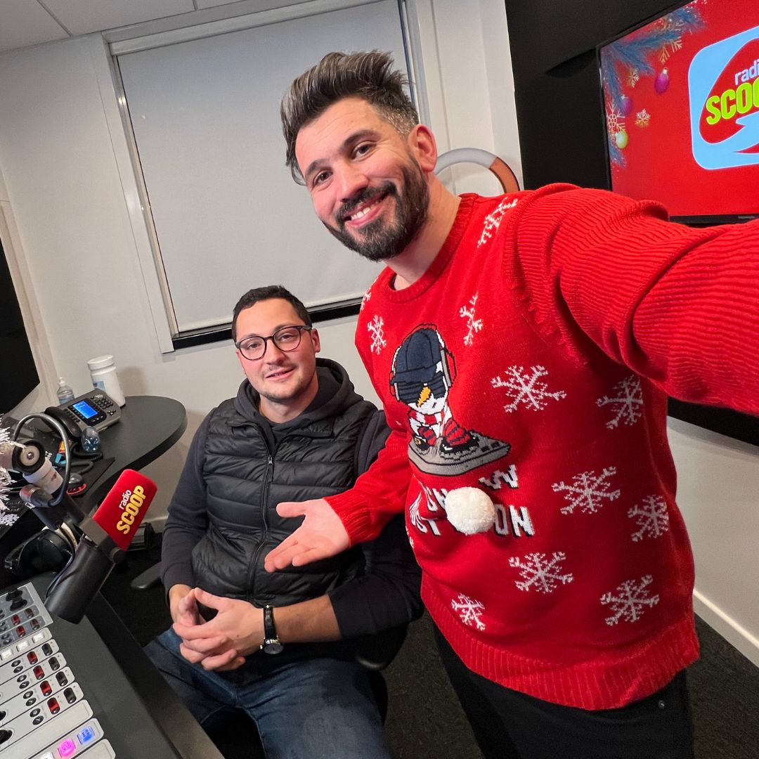 ⭐ INVITÉ DU JOUR ⭐ 
Aujourd'hui, <a href="/AdrienJougler/">Adrien Jougler</a> reçoit le DJ et producteur <a href="/AntoineChambe/">Antoine Chambe</a> dans "Le Club Radio SCOOP" dès 20H ! ⏰ Il parlera de son album "Riverside", la version vinyle prévue pour le mois de décembre... 🎤 
#RadioSCOOP #interview #invitédujour #AntoineChambe