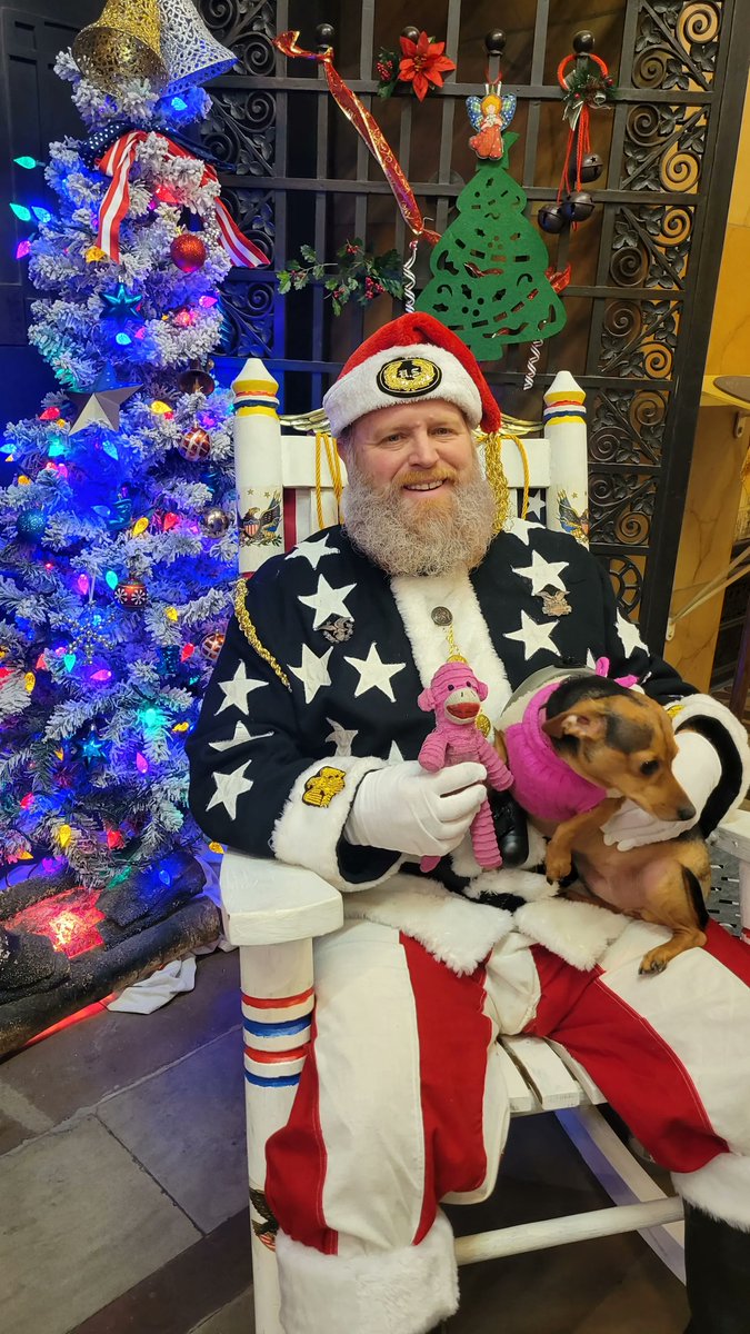 Patriotic Santa will be at the Monument today from 11am to 1pm. Take a free picture with Santa on your own device. 

Monument open daily 10am to 5:30pm.