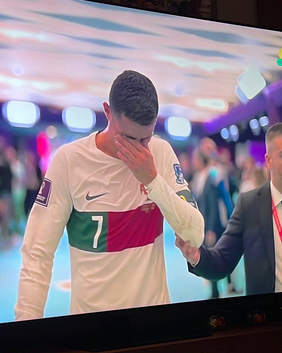 NoodleHairCR7's tweet photo. He made Portugal stand with the big boys on the International stage 

And when it was time for so called "golden generation" to return something back this is how they left him

Feel so sorry for Ronaldo. https://t.co/C9xMsoqbHm