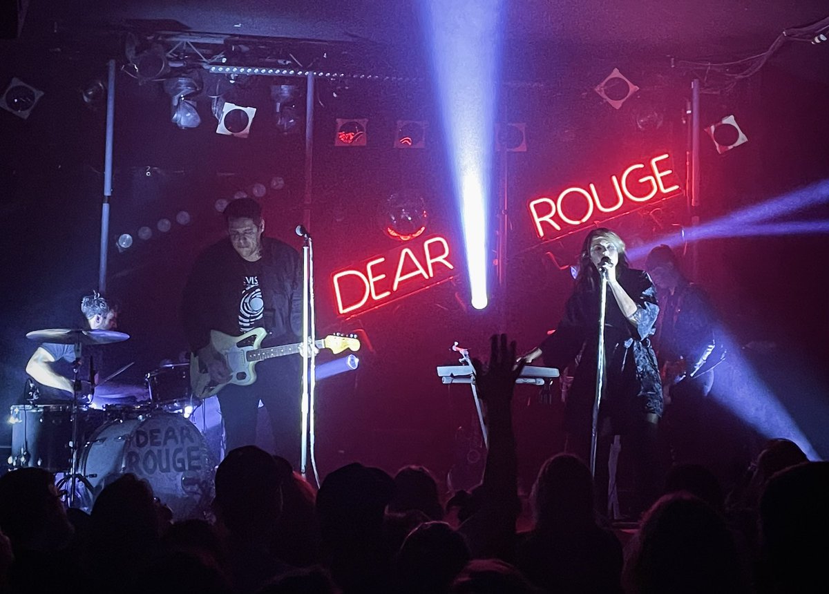 R_Jam17's tweet photo. @DearRouge in Victoria last night ๐
Regular Canadian superstars!
And loved seeing openers @hotelmiramusic with saucy frontman Charlie in his cut-off tee ๐
#SpiritTour #CapitalBallroom #FridayNight #rockstars #CanadianMusic #VenueHotAF ๐
https://t.co/6I6uxcZbEa