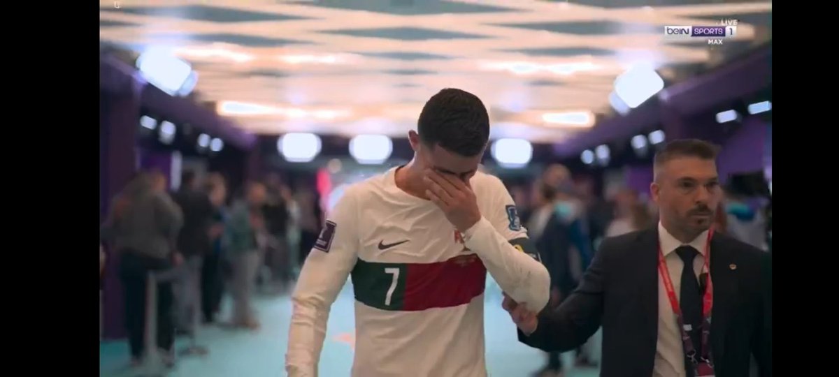 Merasa sangat sedih juga untuk Ronaldo. Akhiri karirnya tanpa Piala Dunia.

Pemain yang kita kenal pekerja keras dan penuh dedikasi itu kini karir internasionalnya telah usai. Kini kita di penghujung GOAT Era antara Ronaldo dan Messi.

Head’s up, Cristiano. Kamu tetap hebat ❤️
