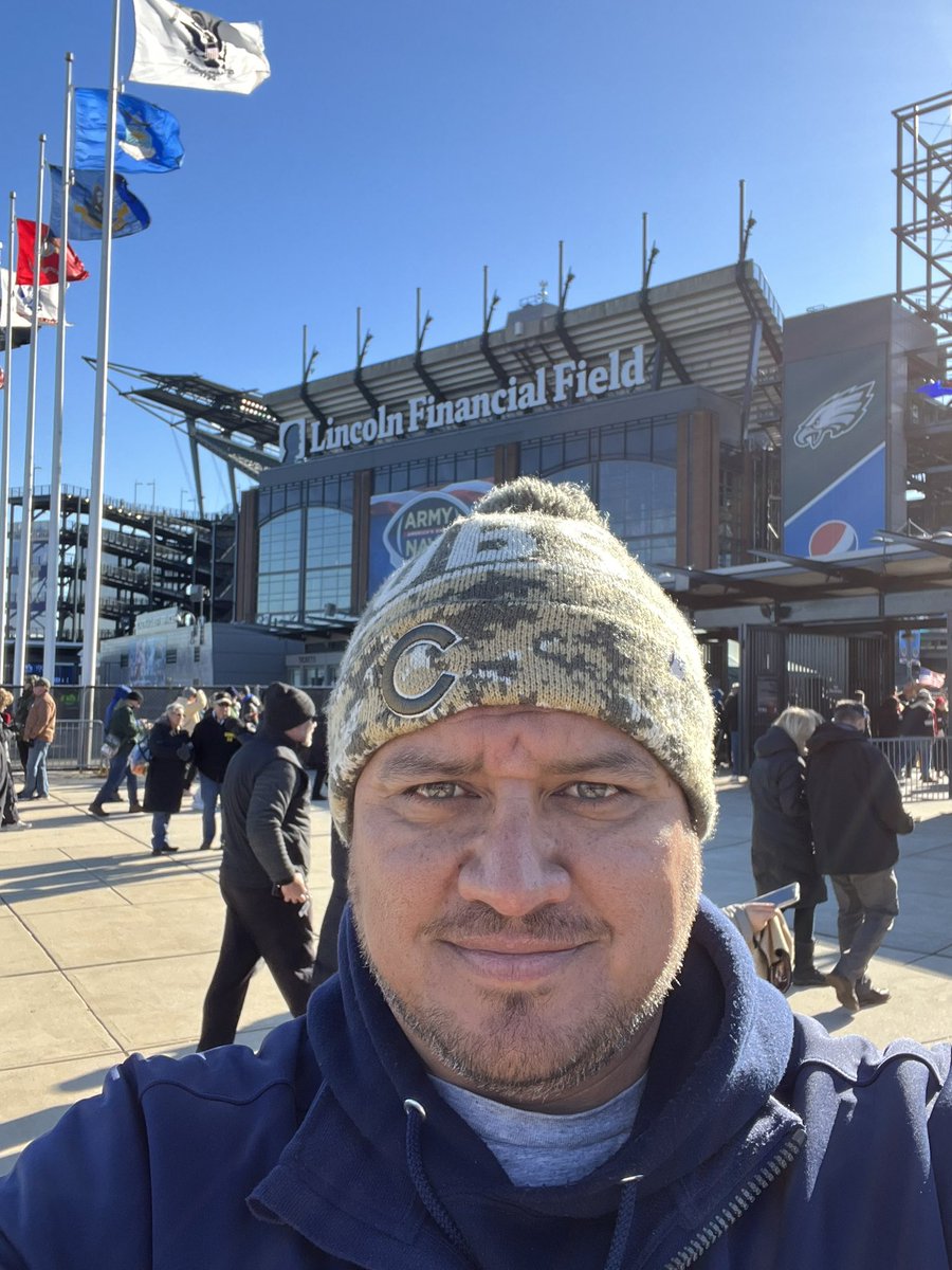 Telling that 956 <a href="/LFFStadium/">LincolnFinancialFld</a> for the 123rd edition of the Army/Navy game!!! Came to see <a href="/C_Sp8s5/">Campbell Speights</a>!!! <a href="/mospatterson/">Coach Moses Patterson</a> <a href="/MarcoRosales017/">marco</a> <a href="/FIDELJC33/">Fidel J Covarrubias</a> <a href="/geohdz02_/">Geo Hernandez</a> <a href="/DudeSaul/">Saul Martinez Jr</a> @AJCastro246 <a href="/mcmemfootball/">McAllen Memorial FB</a>