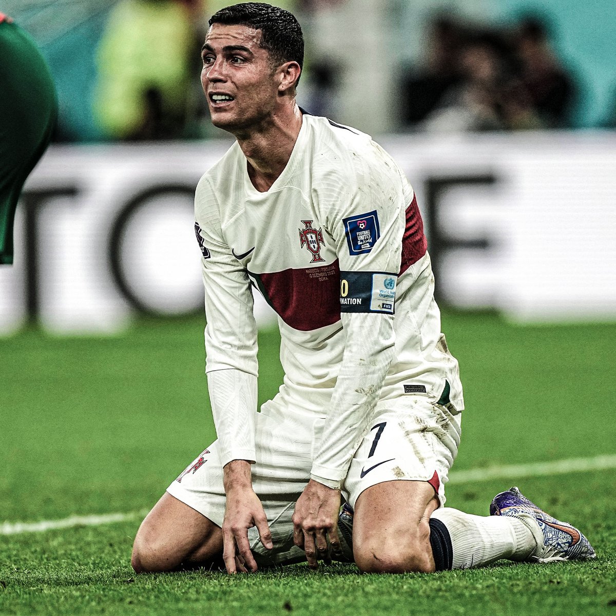 Advsaifalam's tweet photo. When you have a world with you, you don't need a cup to show that you were the greatest of all time.
You've always been the inspiration for generations to come an alien on this planet, feels teary to see you cry, we as your fans love you RON!
#CR7𓃵 #Ronaldo https://t.co/S4UYJ9qDvh