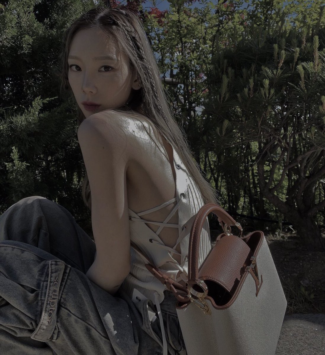 devilssister__'s tweet photo. ㅤ

     𝐚𝐞𝐫’𝐬 𐦍𝑑𝑎𝑖𝑙𝑦₊𝚙𝚘𝚜𝚝‘✿.

Dün geceki yoğun nöbetimden sonra uzunca dinlenmek gibi planlarım olsa da bu dinlenme kısa sürdü.. Çünkü bahsederken bile heyecanlandığım bir hayvanat bahçesi planı yaptık! https://t.co/UCm5lIfsDv