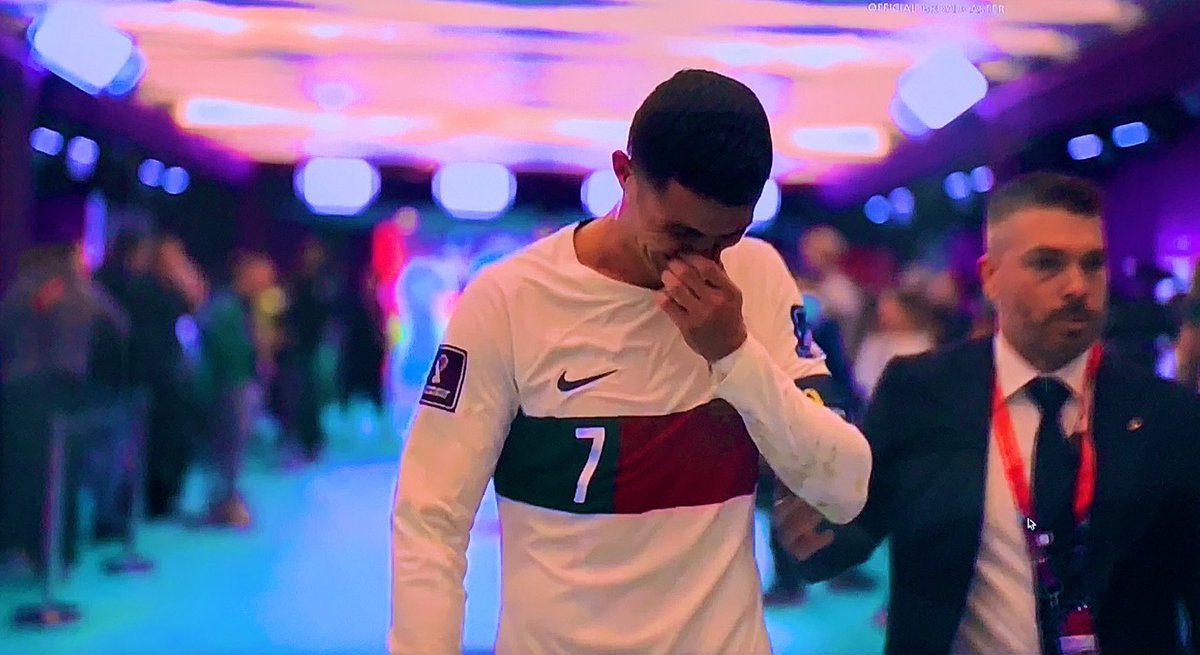 machongchan's tweet photo. I know your feeling, really know. But this is the life we have been through, and you can't expect God to take care of you every time. #المغرب_البرتغال #FIFAWorldCup #CR7 #Portugal #Wondera https://t.co/jywoYMTjRd