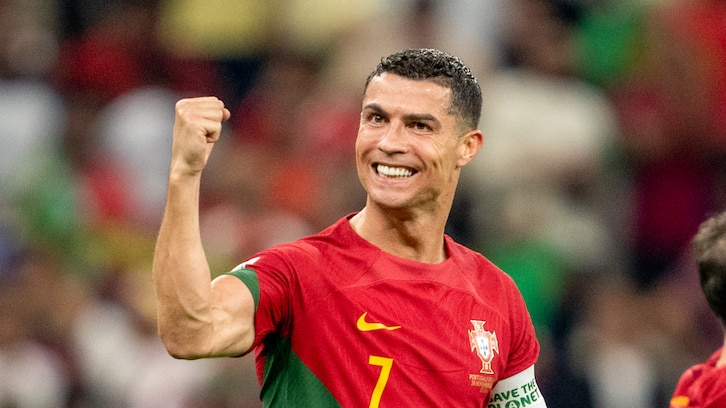Cr7stianismo_'s tweet photo. Así ha sido toda su carrera, Cristiano contra todos, contra la prensa, contra las aficiones rivales y contra las organizaciones que dominan el fútbol (FIFA, ECA, UEFA...)

Y le pudiste plantar cara a todos. 

El debate es Cristiano contra el mundo. Y lo ganó Cristiano.

Gracias🐐 https://t.co/R2kCiGOSLg