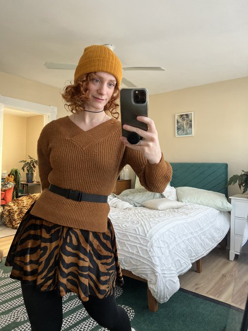 1 pic. Going on a date. Do you think he’ll like what’s under my clothes? https://t.co/WNIlJSpF49