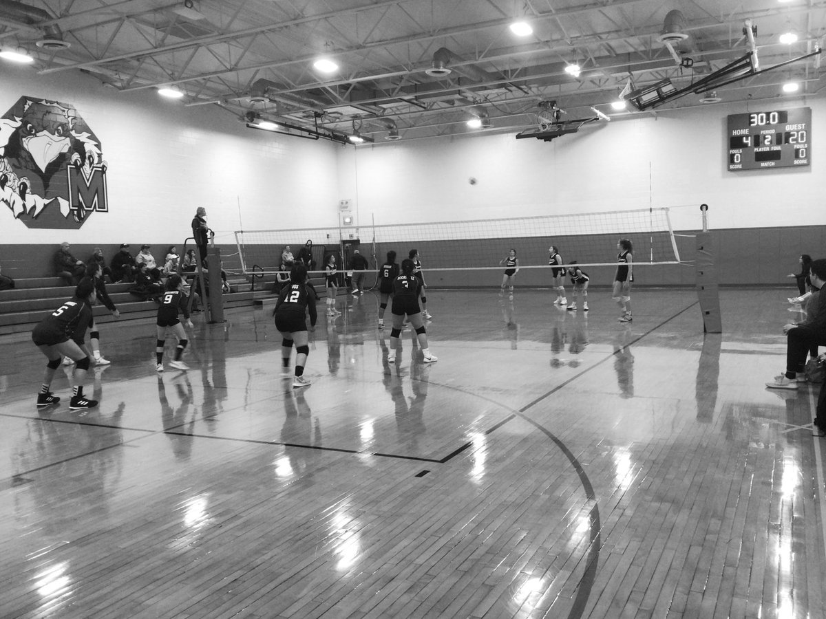 RedHawkVB's tweet photo. It’s the Saturday Morning #BattleOfBridgeport in the 8th Grade Division with St. Jerome taking on Bridgeport Catholic. S/O Marist Volleyball 2007 Alum Kevin Collins coaching BCA! #ProgramFam #RedHawkInvite🏐💪🏐 https://t.co/wRZYZ9LBZH