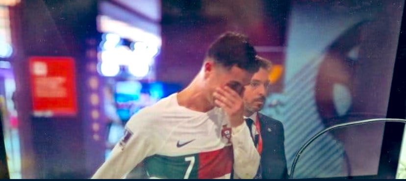 HafsaThoughts's tweet photo. RONALDO!! 😭😭 https://t.co/OETArH3C06