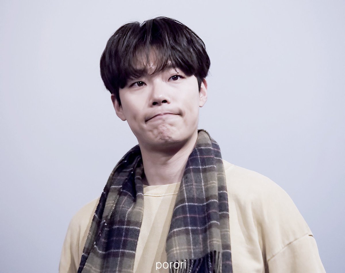 jingoofu's tweet photo. 😐 https://t.co/QjW1wxUGwz