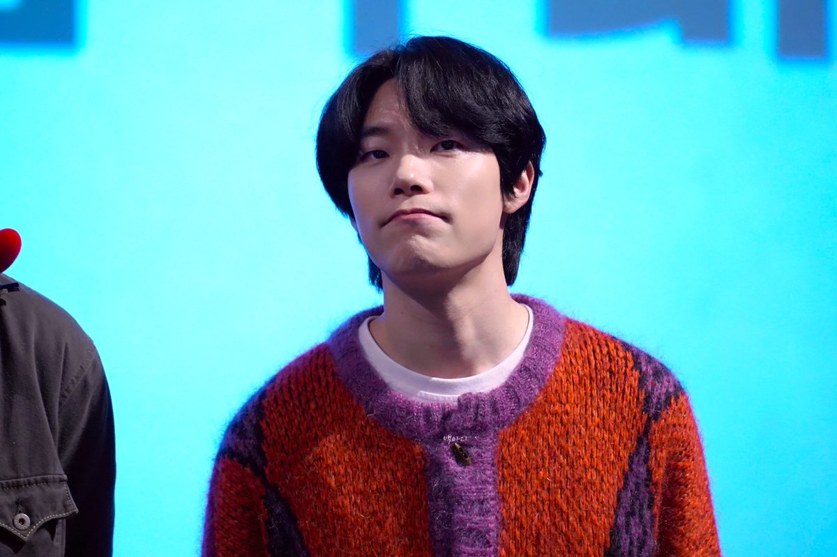 jingoofu's tweet photo. 😐 https://t.co/QjW1wxUGwz