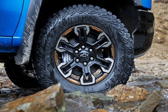 RonCarterAlvin's tweet photo. Rough around the edges to tackle any outdoor adventure is a standard for the 2022 Silverado 1500.

https://t.co/4NRqyLJLsA https://t.co/2JqQ4e8STc