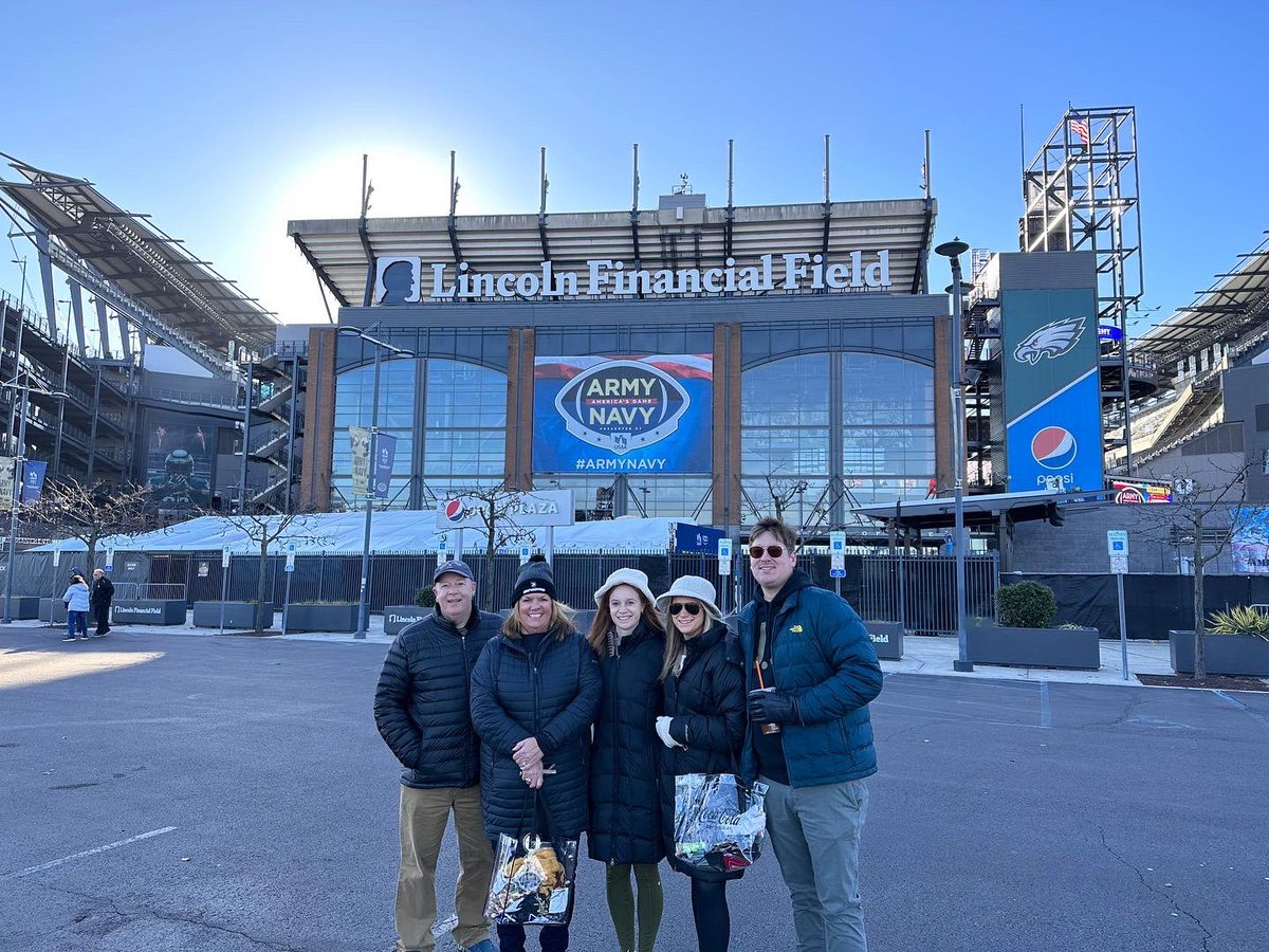 Kimbkeith's tweet photo. #armynavy Go Army! Beat Navy! https://t.co/h6chGSXxdb