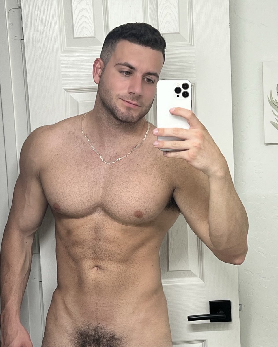 AgainRocco's tweet photo. RT if you’d bottom me after my workout at the gym https://t.co/BXZ5BEDToh