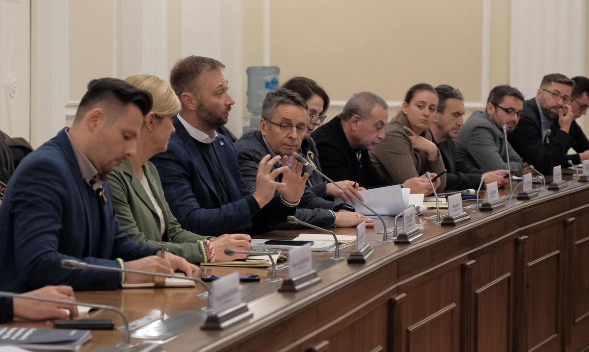 GLOBSEC's tweet photo. The delegation led by GLOBSEC President @RobertVassGLB  attended a series of meetings and kicked off its activities in 🇺🇦 following the launch of its office in Kyiv. Among others the delegation met with the Head of the Presidential Office @AndriyYermak https://t.co/dnRb5t0BL0