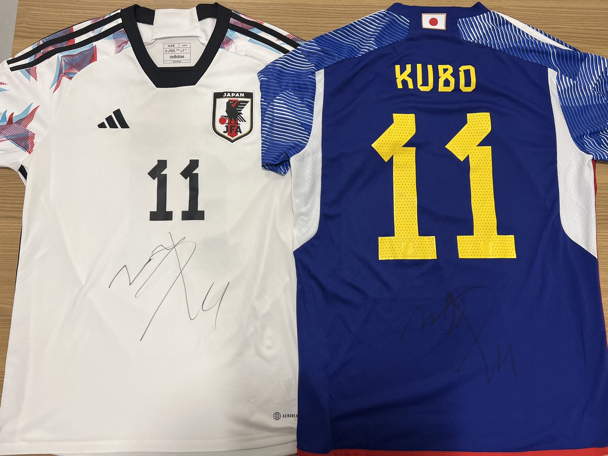 カタール🇶🇦最高だったな。
キングカズとの出会いで始まり
マテウスに貰った神チケット。
鎌田選手は快く写真も撮ってくれて
森保NIPPONのメンバーにサインして貰えて、TAKEにはどっちにもサイン頂いて、幸せでした。
また4年後必ず行きます🇺🇸