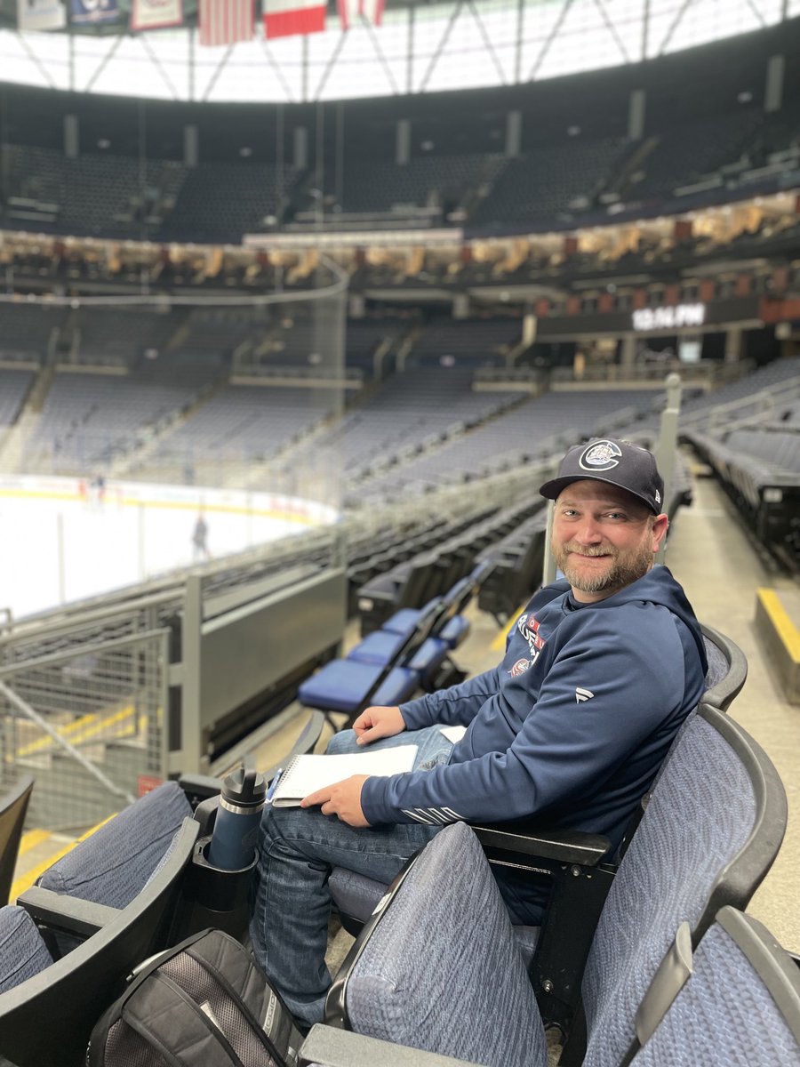 JacketsInsider's tweet photo. Today is a fun day for me, as four years ago I started with the Blue Jackets organization! Thanks to all the players, staffers, coworkers and fans who have made this the best job in the world. And thanks for putting up with me! https://t.co/ldrtUgVBVS