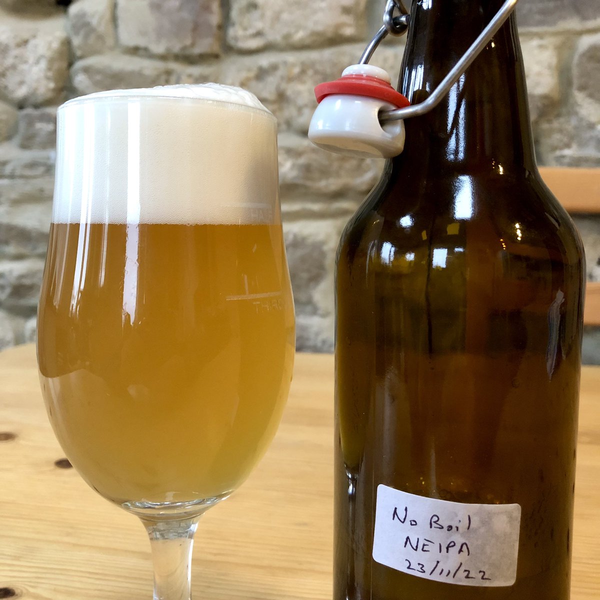 BrewbitzUK's tweet photo. Remeber to check@out our no boil beer blog to get the recipe to make a delicious juicy New England IPA - https://t.co/E3JLZMADo3
#beerrecipe #allgrainrecipe #brewing #brewery #neiparecipe #beerfromgrqin #homebrewbeer #brewingbeer https://t.co/hVOi78DZdE