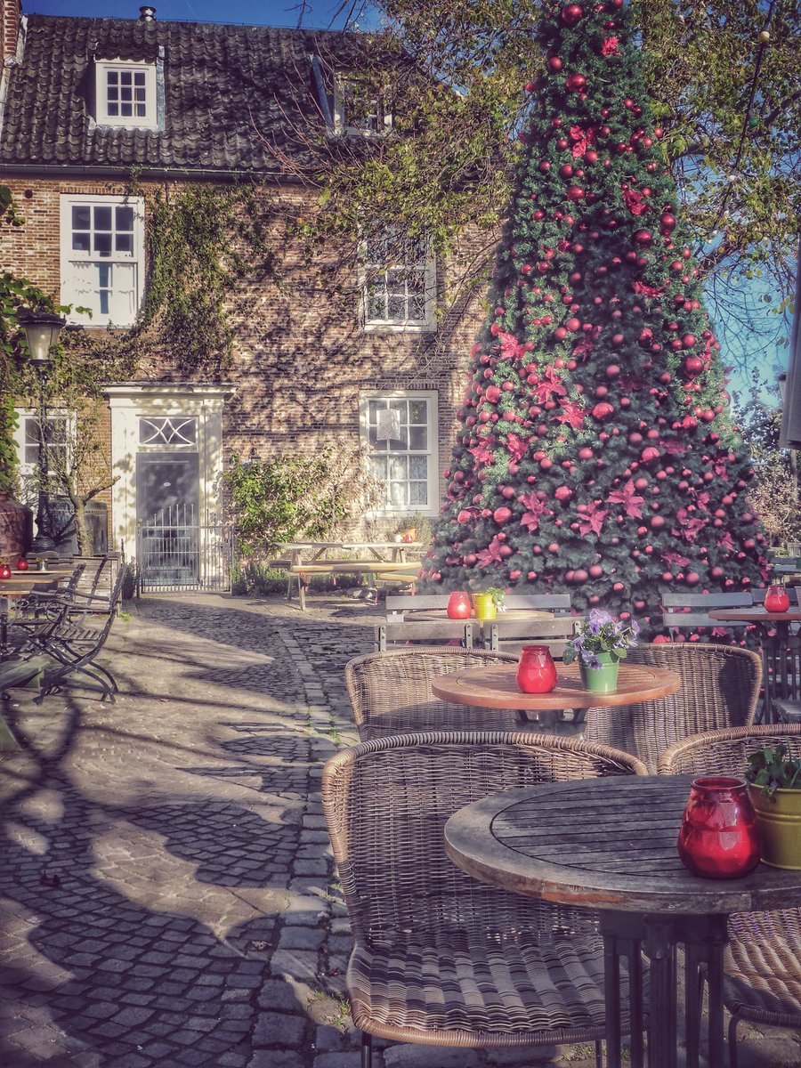 Prachtige kerstsfeer bij De Hemel in Nijmegen.
<a href="/gem_Nijmegen/">Gemeente Nijmegen</a> 
<a href="/DeHemelNijmegen/">De Hemel Nijmegen</a> 
#christmas2022