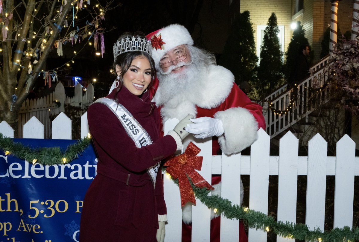 WDBirthplace's tweet photo. Bright smiles in our big crowd as we gathered to celebrate Walt Disney's 121st birthday! We loved seeing art/music from students at Nixon Elementary School (where Roy Disney attended) &amp; students at the Walt Disney Magnet School.

Thank you @MissILUSA, @YMCAChicago, &amp; @OurHermosa! https://t.co/i0xIlAPHKc