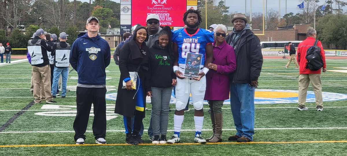 Lou Bezjak tweet media