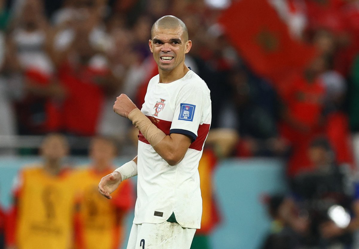 🗨️ "Es inadmisible que un árbitro argentino nos pitara hoy después de lo que sucedió ayer, con Messi quejándose"

🗨️ "Después de lo que vi hoy, le pueden dar ya el título a Argentina"

Pepe, tras la eliminación de Portugal en #Qatar2022
