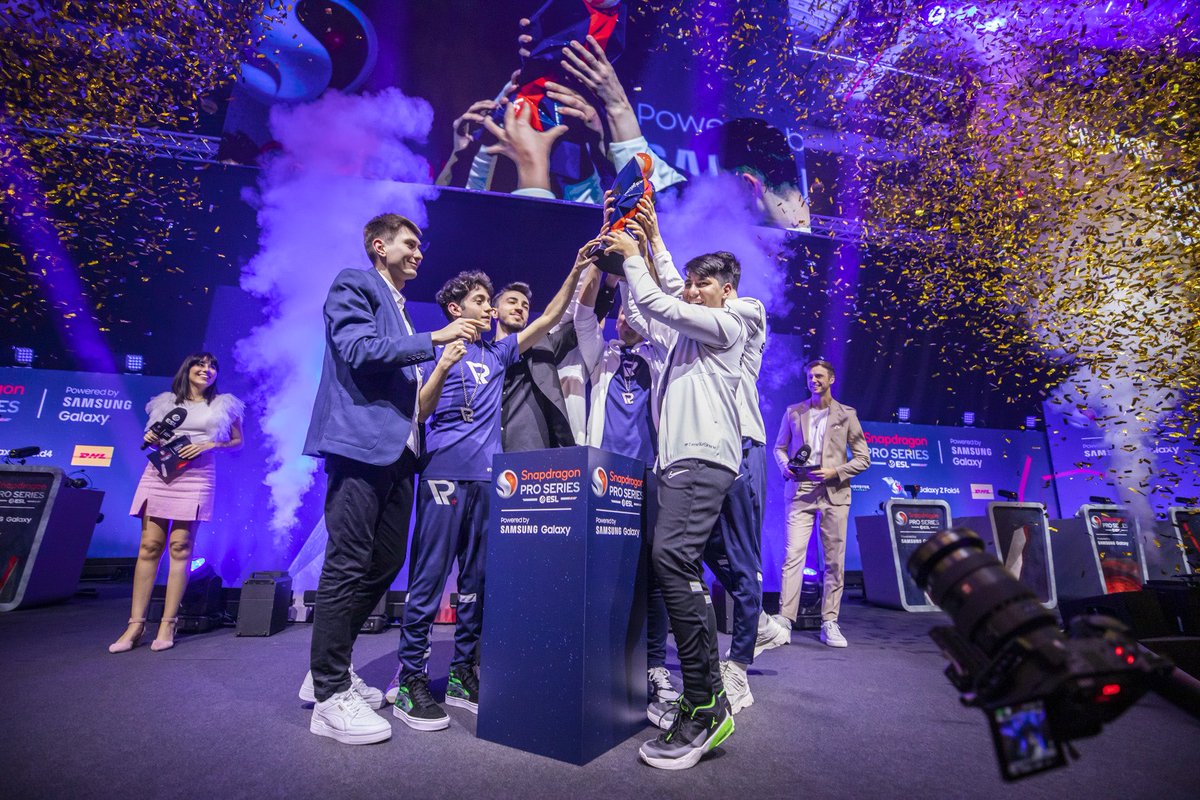 umutb3rk's tweet photo. EUROPEAN CHAMPION!

@Lonelykidwr @LubunyaWR @nakres_wr @katzewr @Flankton_WR @Ospreaylolwr @ParlaEsports https://t.co/N02ccyUqXW
