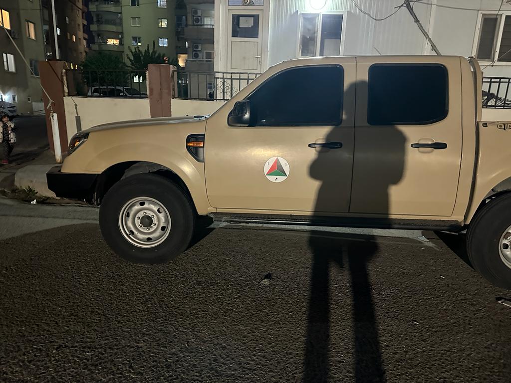 6Uz3XlvK0HYrW8g's tweet photo. دا د افغانستان د ملي اردو موټر دئ، رسنیو ته یې عکس پورته سوی او ویل سوي چي اوس په کردستان کي دئ.
هلته د دې موټر بېول دوه احتماله لري:
اول دا چي امریکا خپله د افغانستان د اردو تجهیزات کردانو ته د جنګ د اور د روښانه ساتلو لپاره ورکړي
دوهم دا چي له افغانستانه قاچاق سوي دي.
#BanWest https://t.co/z7oY5gH0AZ
