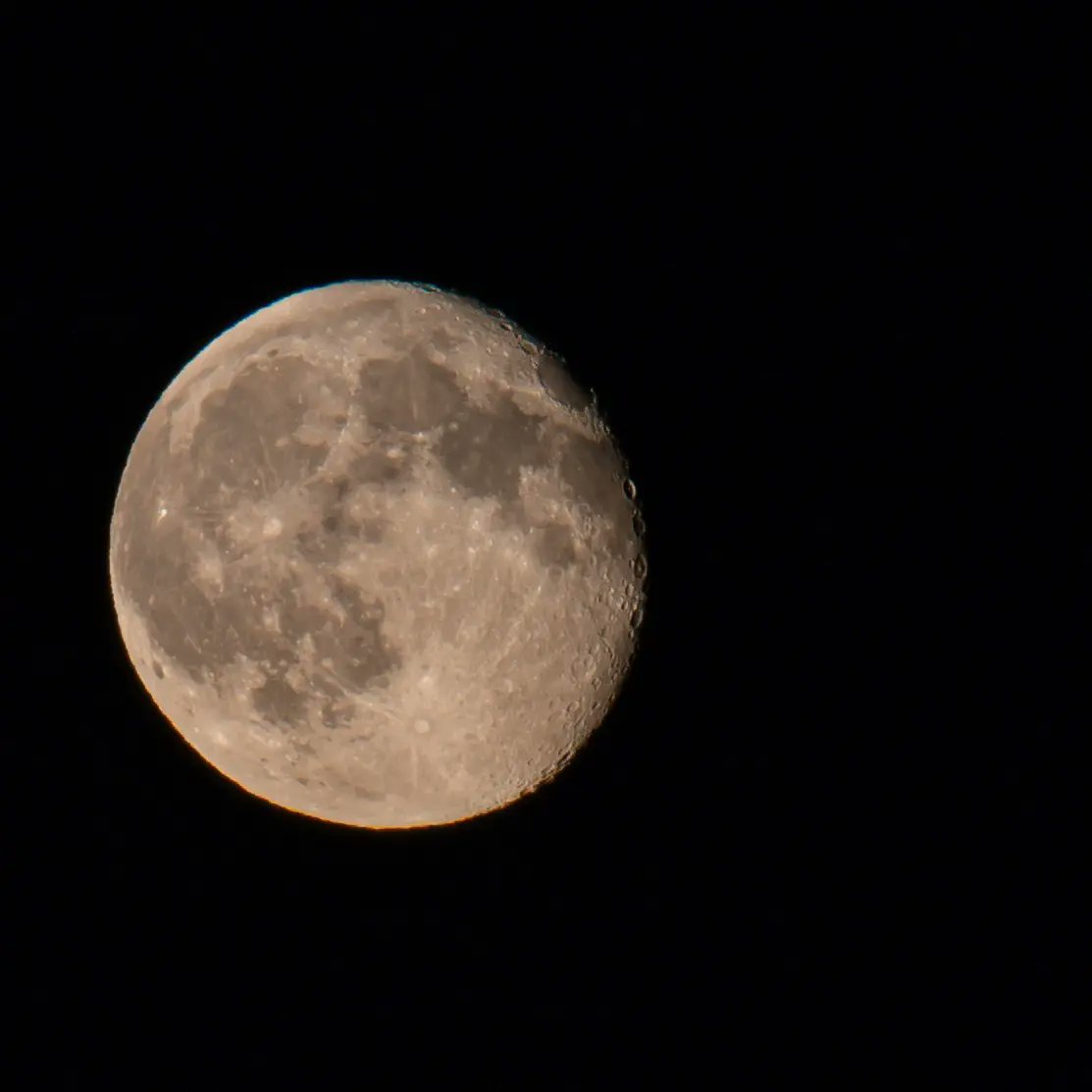 raadephoto's tweet photo. Sharp moon tonight. 15 minus Celsius in middle of Norway 😊🥶 https://t.co/4jUBQf2f4r