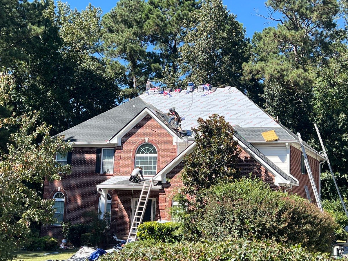 ProShieldGA's tweet image. 🔥 Exterior, interior..roof, paint, gutters?! 🔥 

You know the Pros at ShyShield have you covered. 

From simple repair to complex multi-trade, SkyShield takes care of your home or business. 

Call ANYtime for a full assessment. 

677-722-8904
Info@skyshieldroofing.net