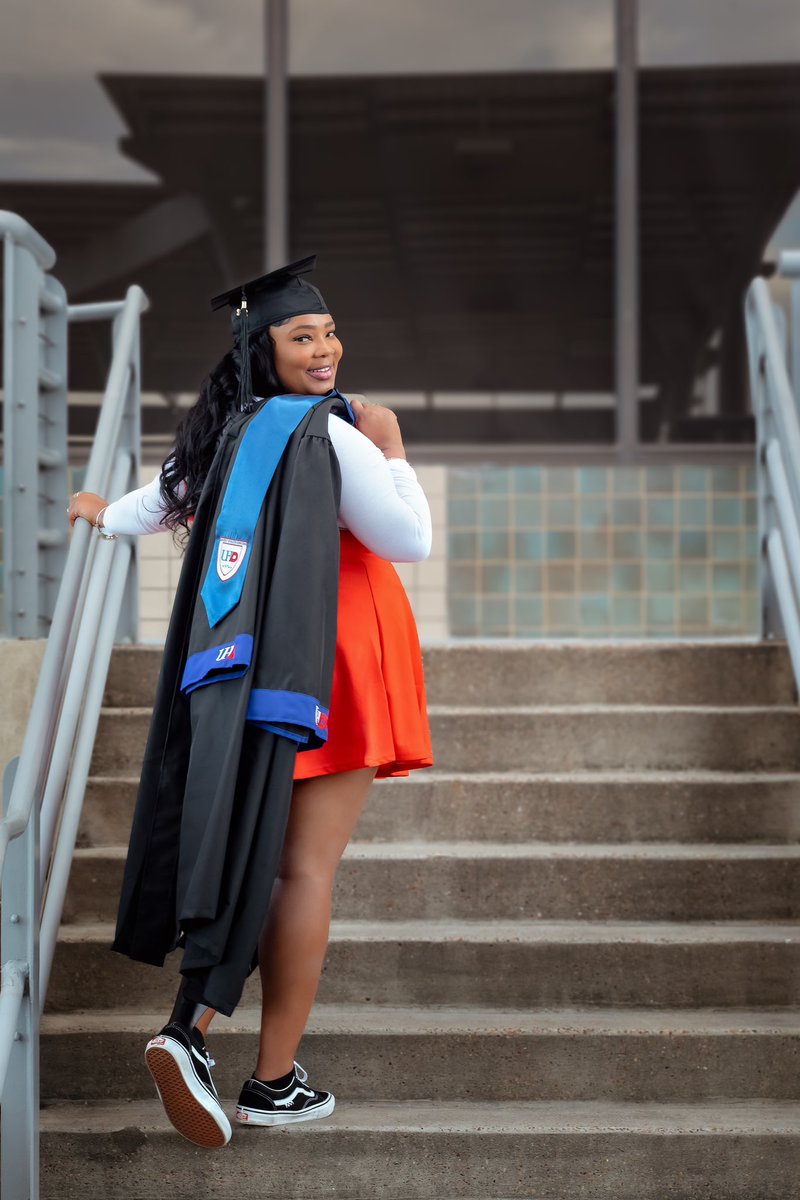 KiaraRichard4's tweet photo. December 10th 9am this morning I officially graduated. A goal I set for myself years ago. I’m very grateful and thankful and BLESSED. Because of God and the people he put in my life im here today! Thank you it’s official!! #Uhdgrad https://t.co/aY0lDkrhWt