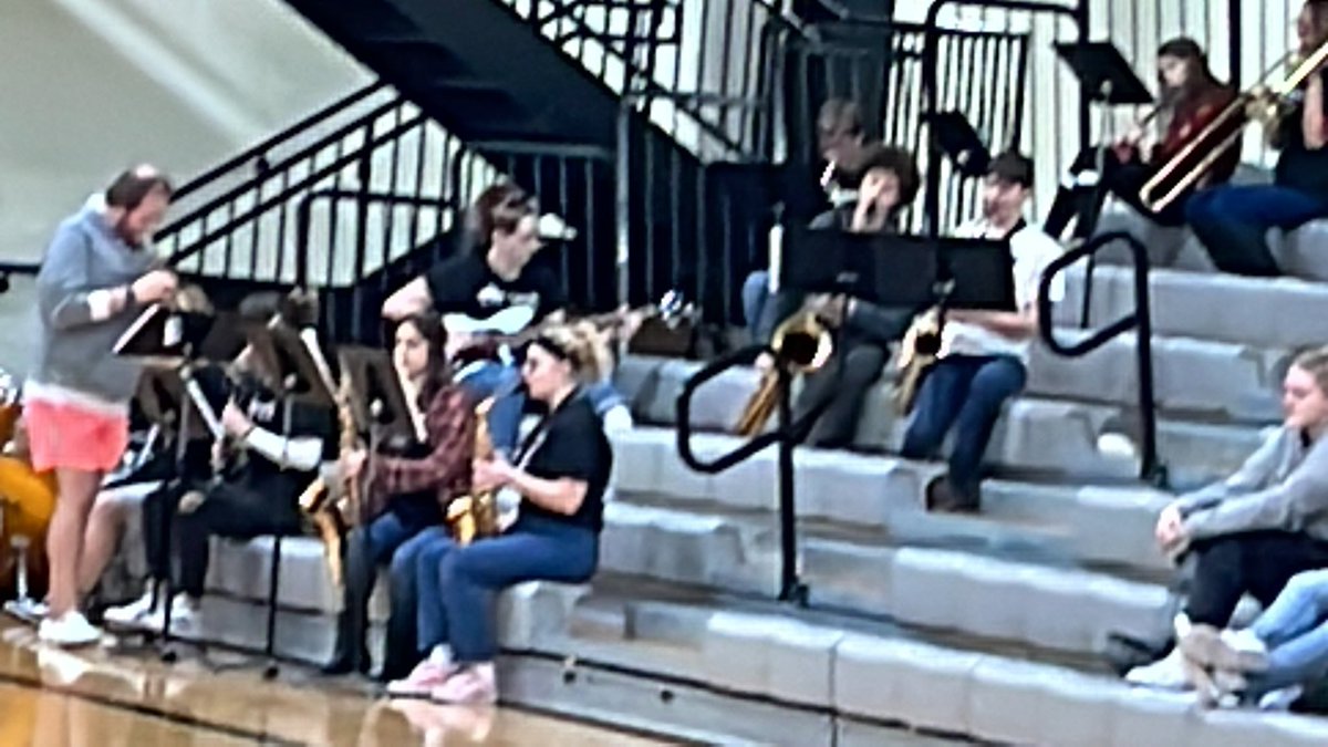 HauserGBBall's tweet photo. The BAND is amazing. Here at the half is the JV Game on a Saturday afternoon.
#BasketballMatters
Attitude and Effort
Go Jets ✈️⚫️⚪️ https://t.co/BLXO4f8cLF