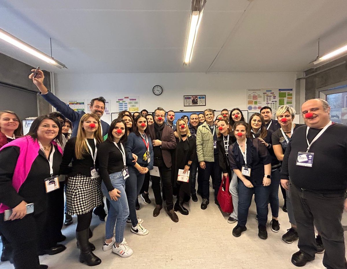 BurcuErturk's tweet photo. "Teaching is Acting"✌️
Together with my partner, @dr.bulentsezgin, we made a great workshop with a group of great teachers🎉
Many thanks to @tozok1951 for this beautiful organization🙏🌺
#teaching #teachers #Teachingisacting #artsbasedlearning #artsbasedpedagogy https://t.co/rC53GTylnC