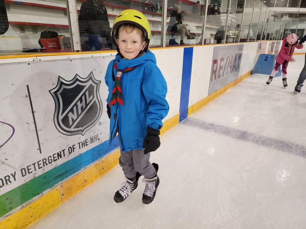 1stHaney's tweet image. Both Packs had a night out #skating together at #planetice #MapleRidge #scouts #scoutsdostuff @scoutscanada