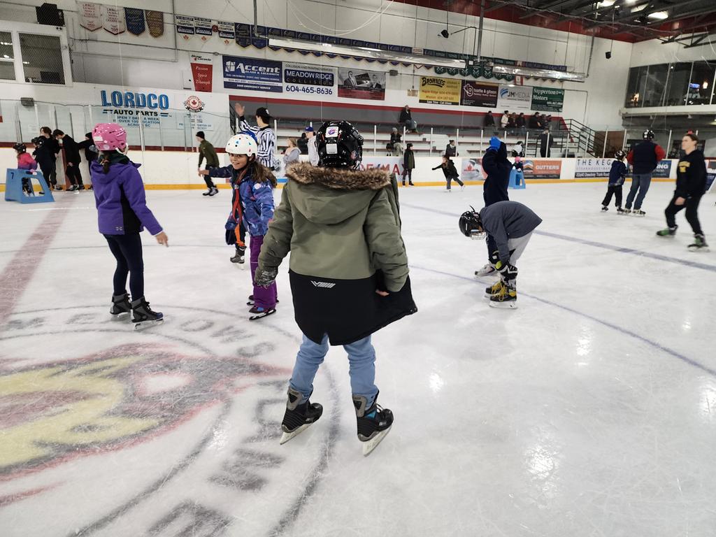 1stHaney's tweet image. Both Packs had a night out #skating together at #planetice #MapleRidge #scouts #scoutsdostuff @scoutscanada