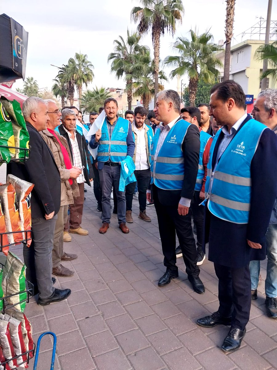 sadullahkisacik's tweet photo. Bugün #OylarDEVAOlsun diye Yüreğir ilçemizin Kozan yolu caddesinin tamamında #MaviYelekliler yürüyüşü gerçekleştirdik. https://t.co/yQTvFWePT7