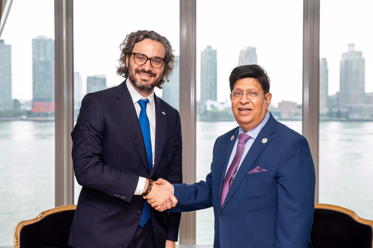 SantiagoCafiero's tweet photo. Argentina impulsará el proyecto de reapertura de la Embajada en Bangladesh 🇧🇩, cerrada desde 1978.

En agosto mantuve una reunión con mi par, Abul Kalam Abdul Momen, en la 10a. Conferencia de Revisión del Tratado de No Proliferación de Armas Nucleares de Naciones Unidas. https://t.co/Y899ALwaZf